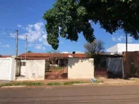 Casa ocupada com 360m² de terreno e 124m² construídos