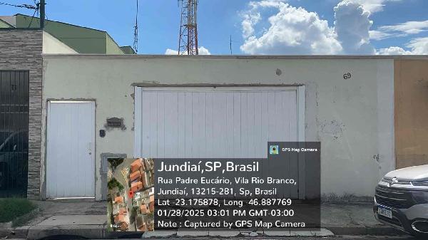 Casa com 3 quartos, 2 banheiros, 188m² construída, desocupada