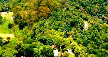 Espaçoso Terreno de 8.970 m² em Área Turística, Desocupado