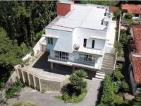 Casa alto padrão em condomínio fechado com 651m² construídos e suíte master de 70m²