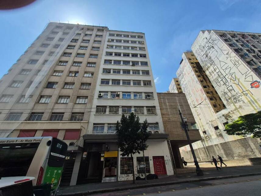 Sala Comercial Moderna com 132m² em Leilão no Centro de SP