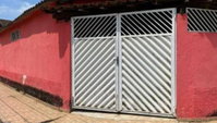 Casa com 3 quartos, 2 banheiros e 3 vagas de garagem, 196 m², ocupada