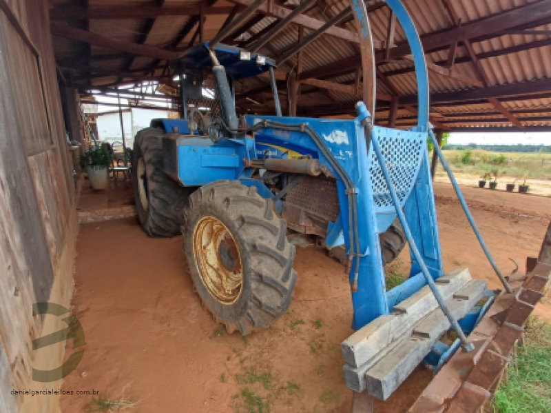 Pulverizador Jacto Advance 2000, Trator MF 85X e Trator New Holland 7630