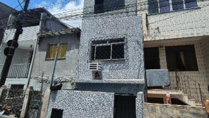 Casa padrão com 1 quarto e 3 banheiros em Salvador