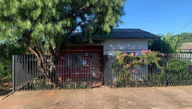 Casa com 2 quartos, 1 banheiro e 1 vaga de garagem, 56 m², ocupada