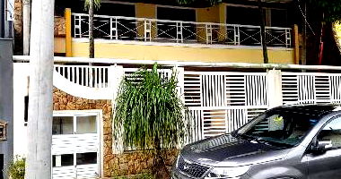 Casa com 460m² de área total e 1 vaga de garagem