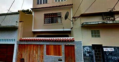 Casa Assobradada com 220m² Construída, 114m² Terreno, Ocupada