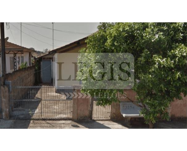 Casa residencial com 200m² de terreno, desocupada