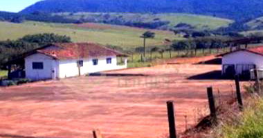 Fazenda Santa Laura - Gleba de Terras com Benfeitorias
