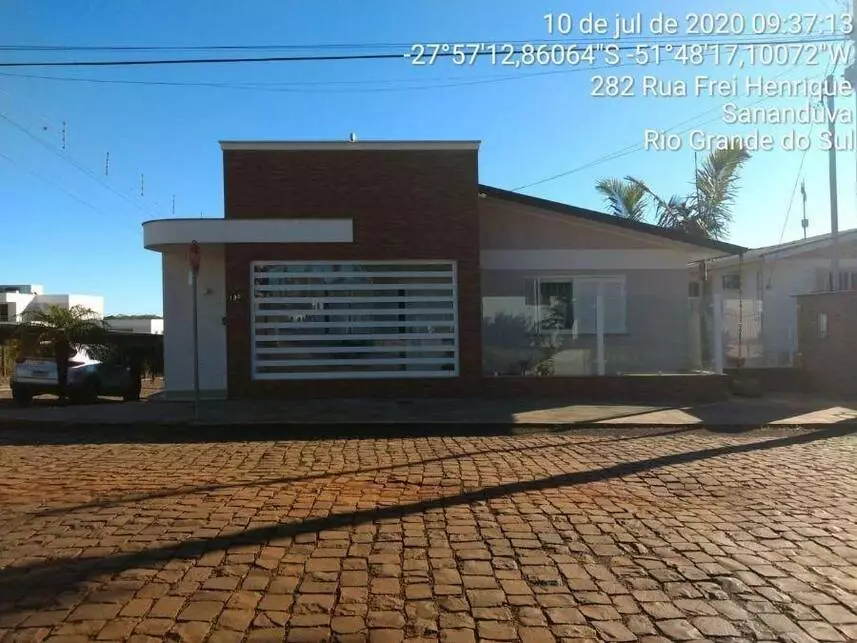 Casa em leilão com 293m² de área construída