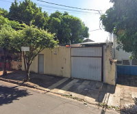 Comercial amplo com 160m² construídos, 2 banheiros e