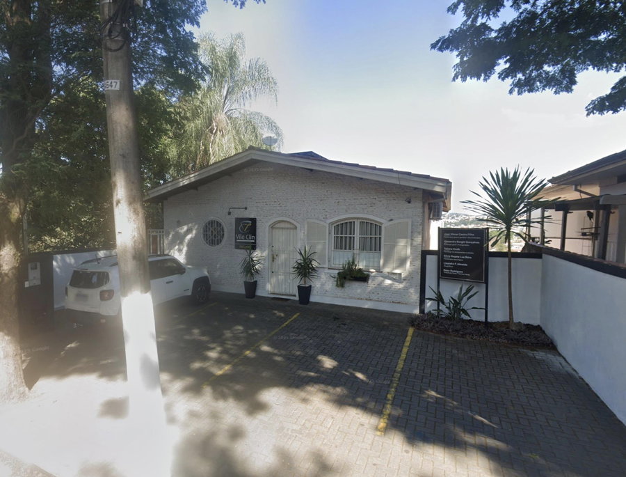 Terreno com 360m² e casa de 164,80m² em Atibaia