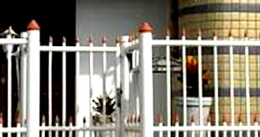 Casa padrão com 3 quartos, 3 banheiros, 1 vaga, área construída 126,62m²