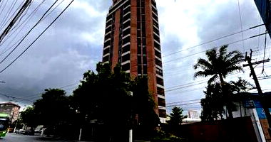 Apartamento Desocupado com 1 Vaga na Aclimação