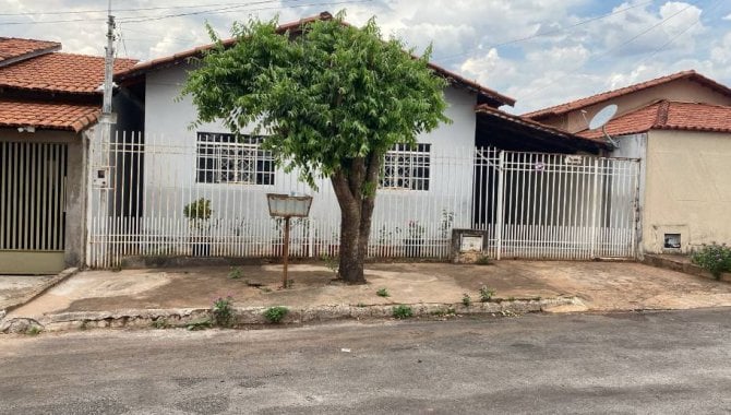 Casa Padrão com 3 Quartos em Iporá, GO