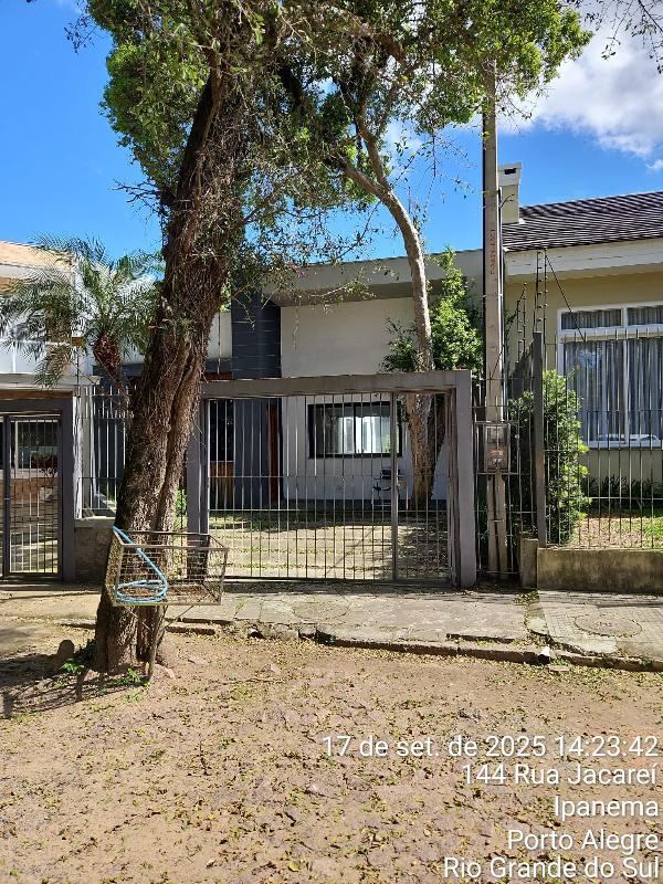 Casa em Porto Alegre com 2 quartos e 141m² de área privativa