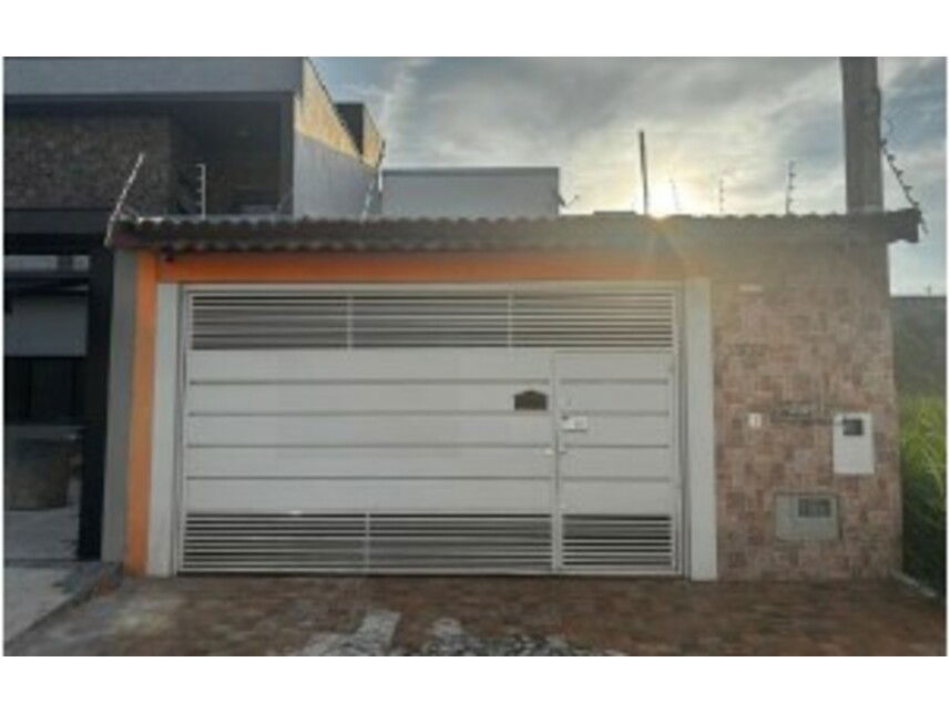Casa com 3 quartos, 2 banheiros, 1 vaga, 135m² construída, imóvel ocupado