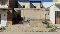 Casa Ocupada com 2 Quartos, 3 Banheiros e 64 m²