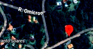 Terreno 2250m² com 3 casas simples, declive leve, desocupado