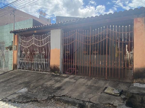 Casa com 3 Quartos e 1 Vaga em Aracaju