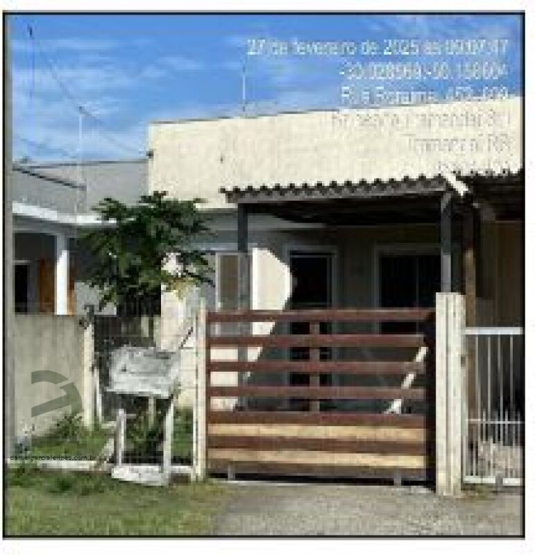 Casa com 62,5m² privativos e 150m² de terreno