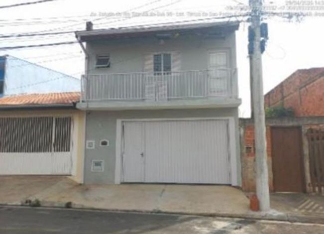 Casa em Salto com 155m² de área construída