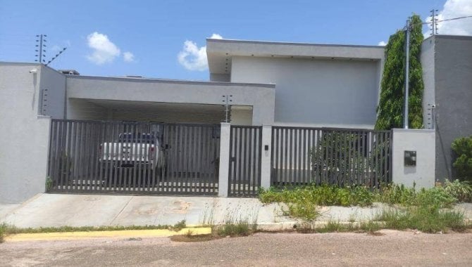 Casa padrão 3 quartos, 4 banheiros, 1 vaga, 289m² construída, ocupada