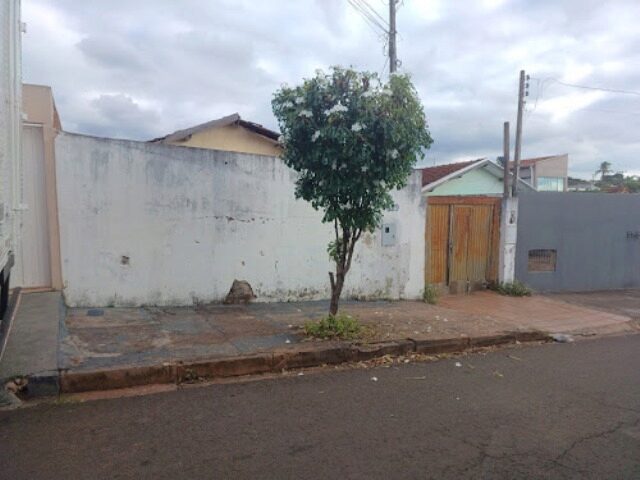 Lote 281 - Terreno c/ 200m² e Residência 150m² - Conj. Habitacional Parigot de Souza