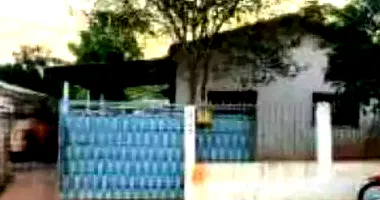 Casa padrão ocupada com 1 vaga e 127m² construída