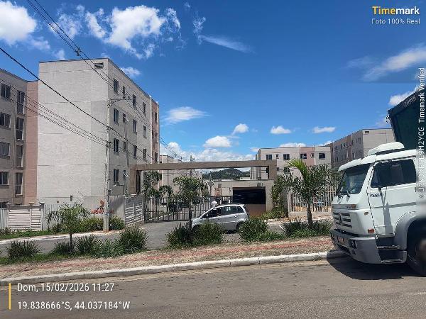 Apartamento com 2 Quartos e Vaga de Garagem em Contagem