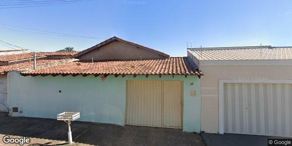 Residência com 250m² de área total, lote 26, desocupada