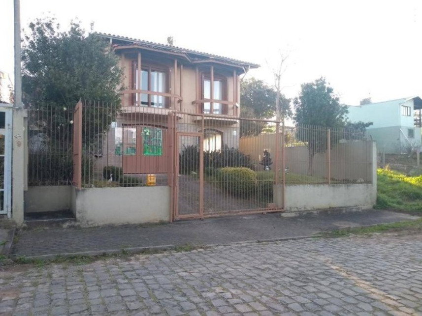 Casa com 3 quartos, 294m², ocupada, 1 vaga de garagem