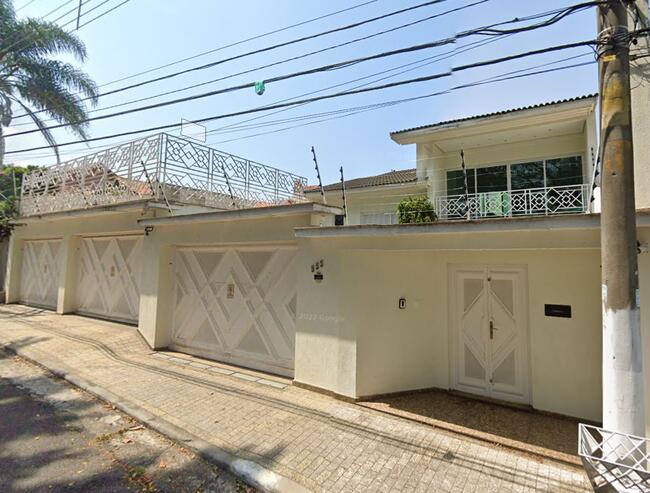 Casa Luxuosa com 4 Quartos e 20 Vagas em São Paulo