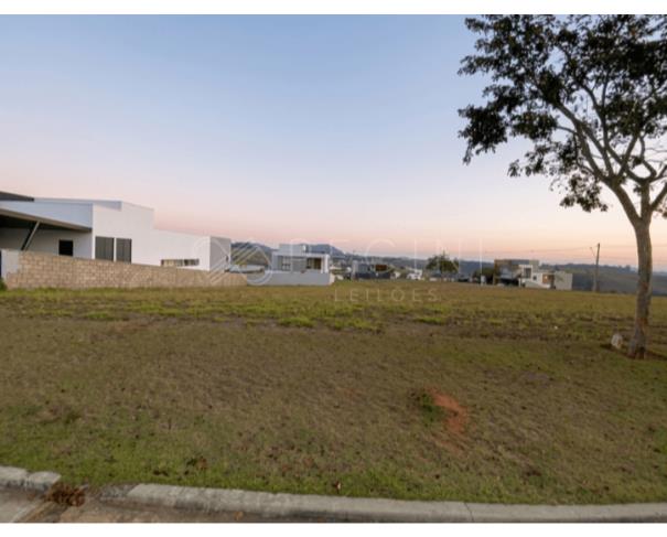 Terreno de 670m² em Alphaville