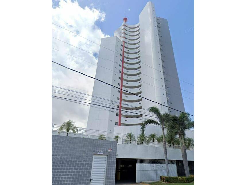 Apartamento padrão desocupado com 2 vagas e 84m² construídos