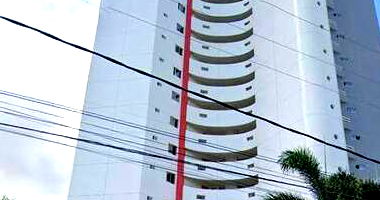 Apartamento padrão desocupado com 2 vagas e 84m² construídos
