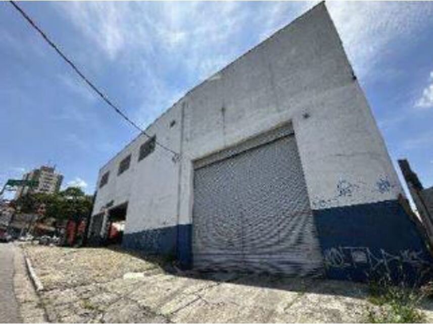Prédio Comercial com 830m² de Terreno em Leilão