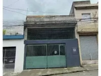 Casa ocupada com 22,07 m² de área construída