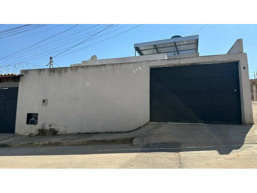 Casa padrão ocupada 57m² em Nova Serrana/MG