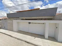 Casa em leilão com 3 suítes e 221m² de área construída
