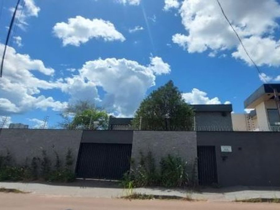 Casa de alto padrão 411m² em Araguaína-TO com 2 praças e 25% de desconto