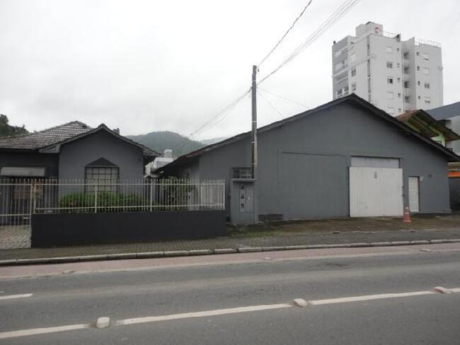 Casa com 103m², 0 quartos, 2 banheiros, vaga de garagem