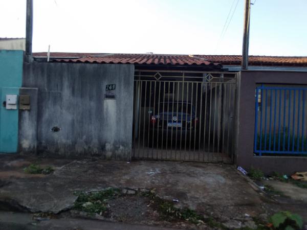 Casa com 3 Quartos e 1 Vaga em Londrina