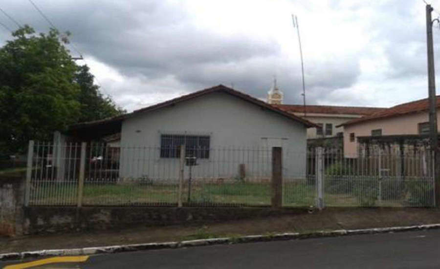 Casa em Iacanga/SP com 5 cômodos