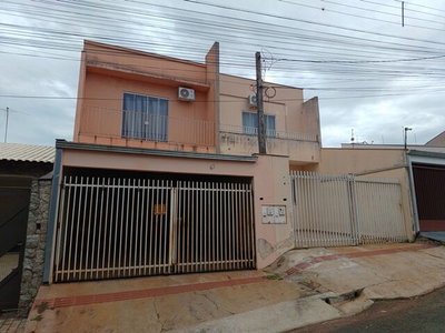 Lote com 2 Sobrados Geminados - 148m²