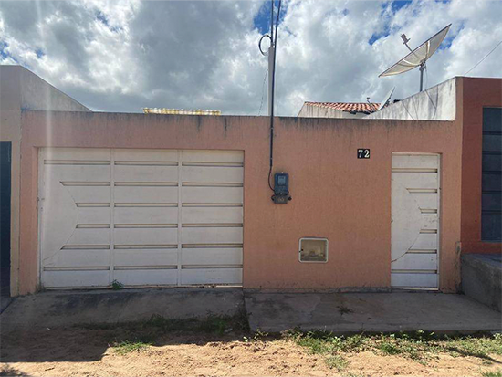 Casa aconchegante de 70m² com área ampla, ocupada