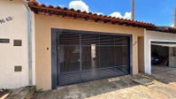 Casa ocupada com 66 m² construídos