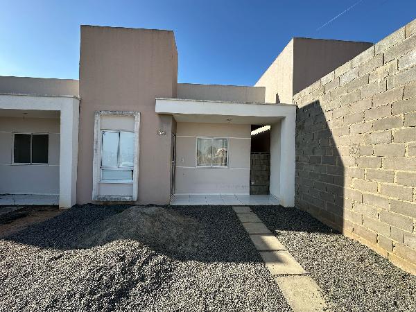 Casa 2 quartos com varanda, área construída 46,45m², 1 vaga