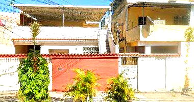 Casa com 2 quartos, banheiro, sala, cozinha e área de serviço, 34m² construída