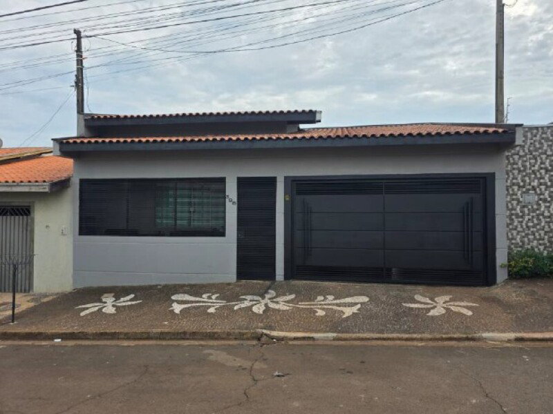 Casa térrea com 190m² Construídos e 250m² de Terreno